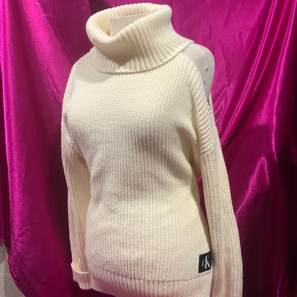 Calvin Klein size small baggie cream knit turtleneck. Exposed one should…